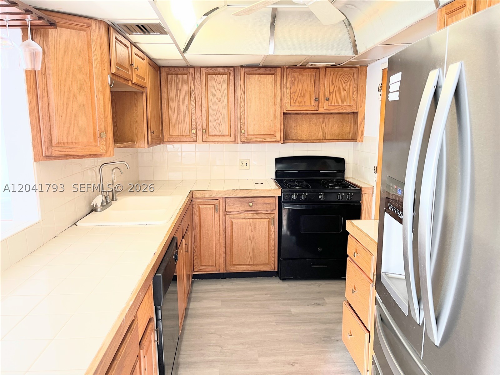 CREEK TOWERS & YACHT CLUB - Residential Lease