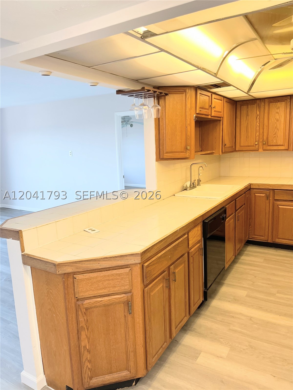 CREEK TOWERS & YACHT CLUB - Residential Lease