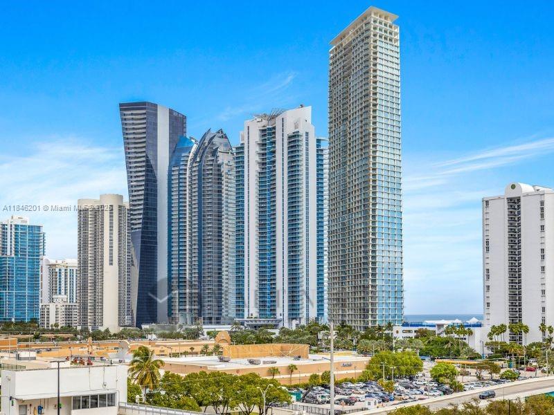 PARQUE TOWERS CONDO - Residential Lease
