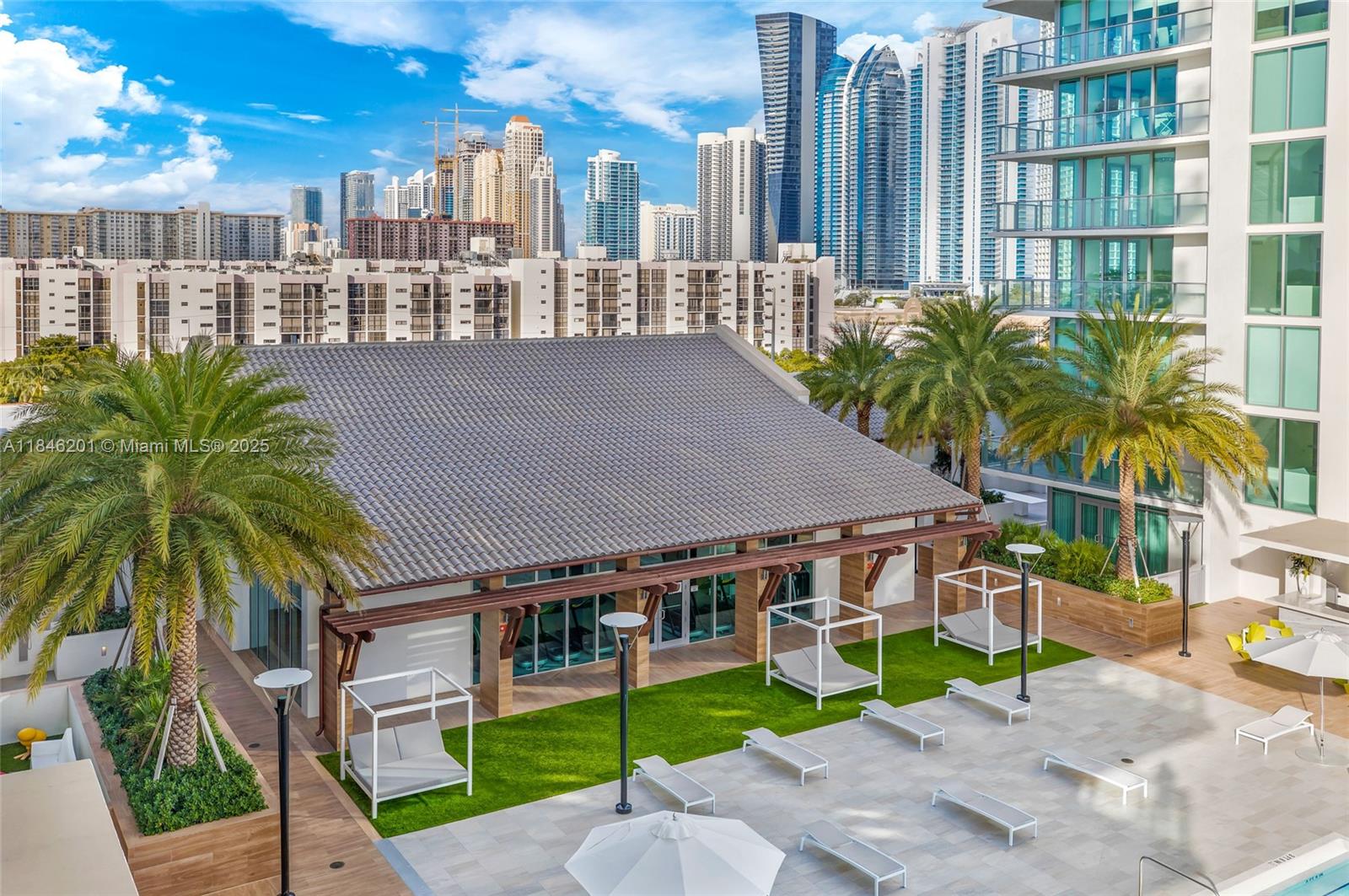 PARQUE TOWERS CONDO - Residential Lease