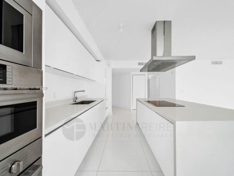 PARQUE TOWERS CONDO - Residential Lease