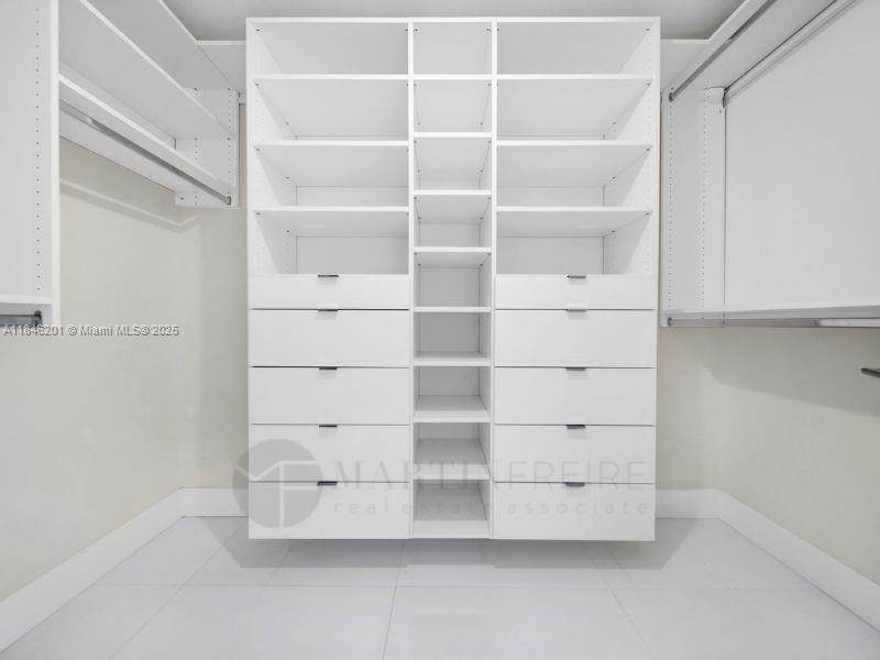 PARQUE TOWERS CONDO - Residential Lease