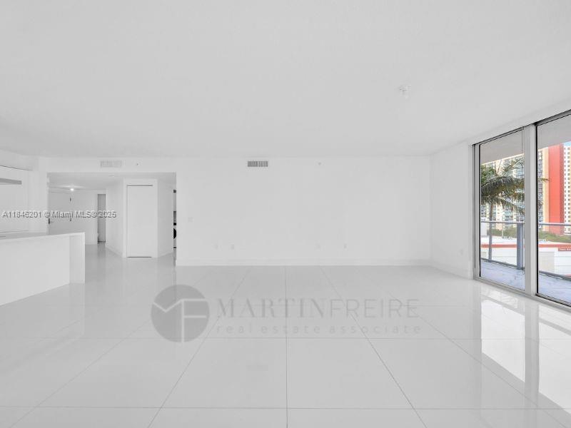 PARQUE TOWERS CONDO - Residential Lease