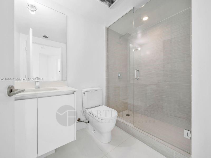 PARQUE TOWERS CONDO - Residential Lease