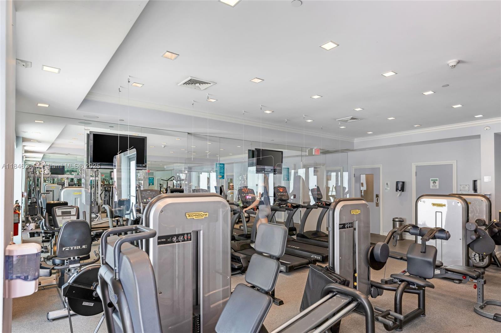 PARQUE TOWERS CONDO - Residential Lease