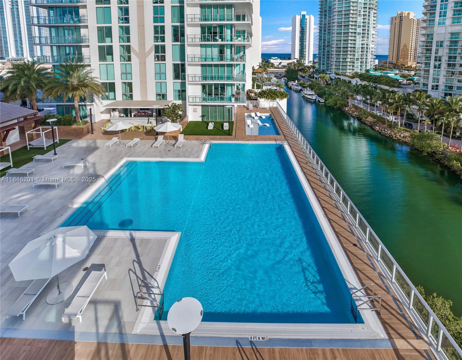 PARQUE TOWERS CONDO - Residential Lease