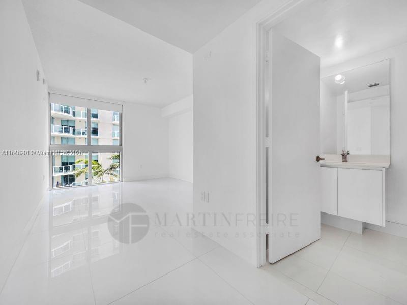 PARQUE TOWERS CONDO - Residential Lease
