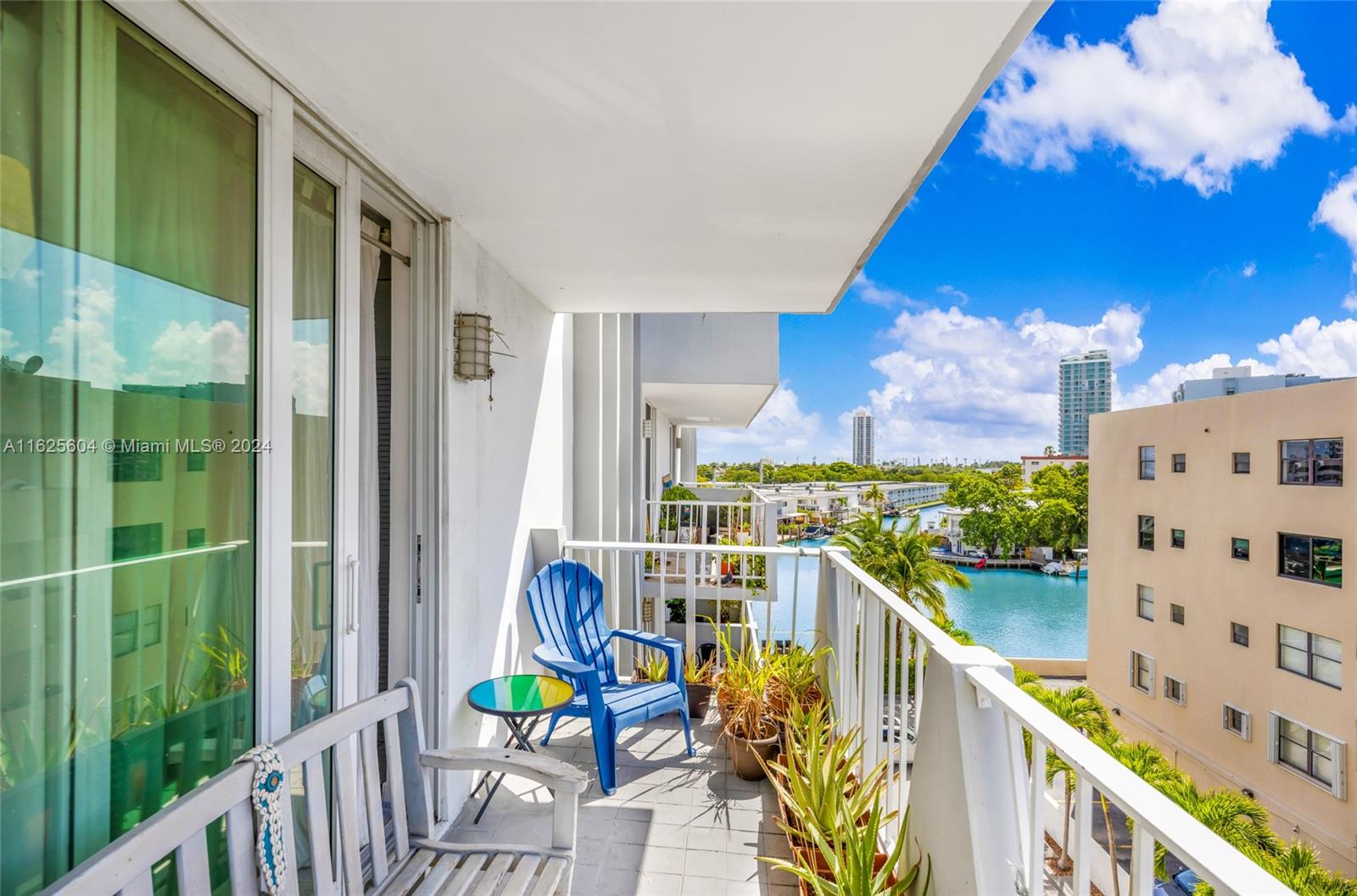 Spacious 1 Bedroom- 1 bathroom!!! Centrally located within walking distance to all shops, restaurants and the beach!! This unit features a large bedroom with plenty of closet space and nice sized kitchen and bathroom. The building and parking are gated and the pool and BBQ area are right by the water. Don't miss out! PETS WELCOME with deposit and some restrictions.