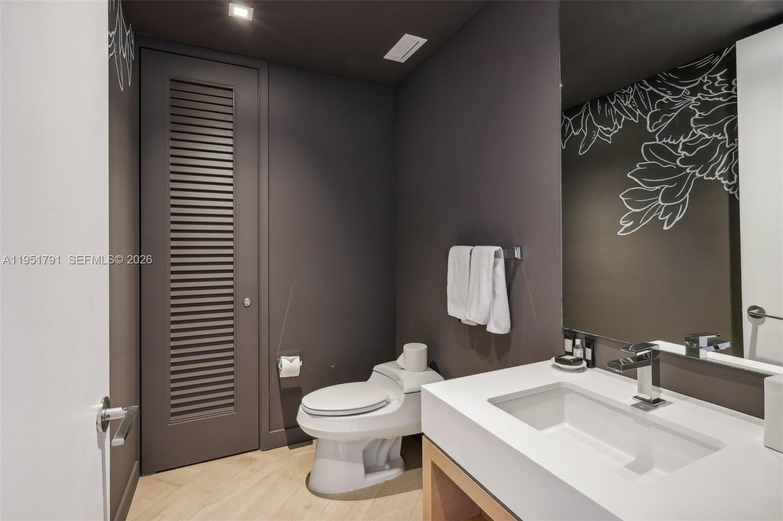 2201 COLLINS AVE CONDO - Residential