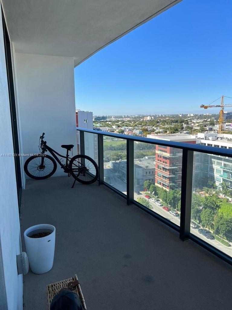 Luxurious One Bedroom Apartment , soaring 14 stories above Miami Arts and Entertainment District. 30,000 square feet of amenities , Sunrise & Sunset Pool, Jacuzzi, Eco-Friendly Gardens, Sun Deck, 3,000 sqft gym, Spa, Sauna & treatment Room, Indoor/Outdoor Yoga Garden, Racquetball Court, Theater, Social Room, Children's Playroom & Lab, Indoor/Outdoor Pool Bar & Coffee 24/7 security, concierge, management on site , self parking.