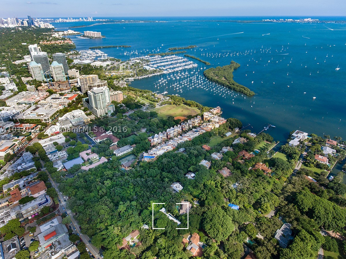 BISCAYNE CAMP - Residential
