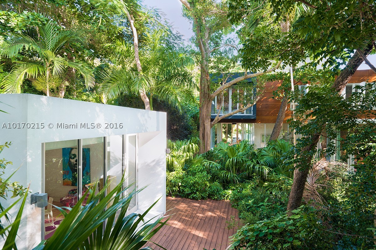 BISCAYNE CAMP - Residential