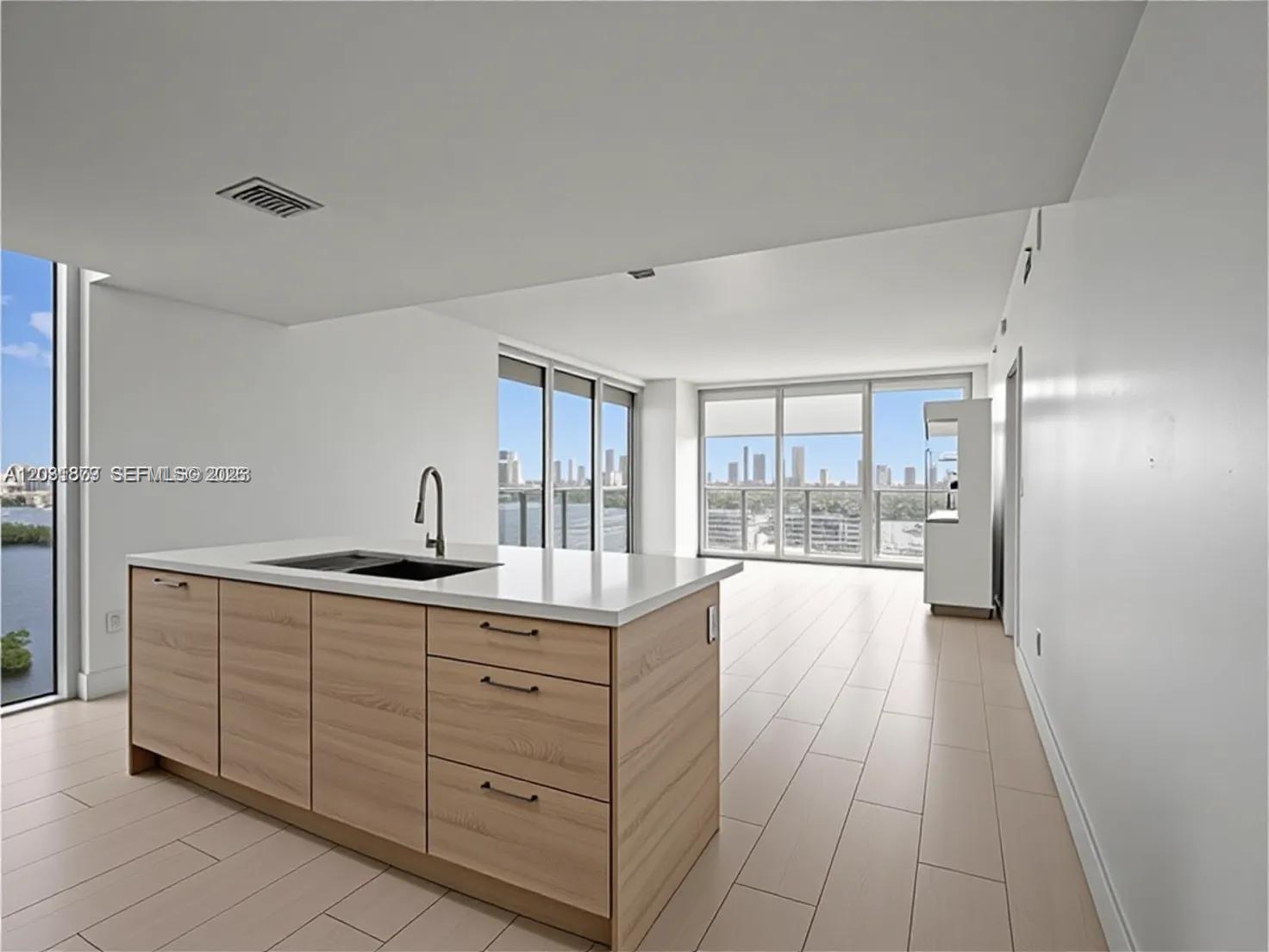 THE HARBOUR SOUTH CONDO - Residential