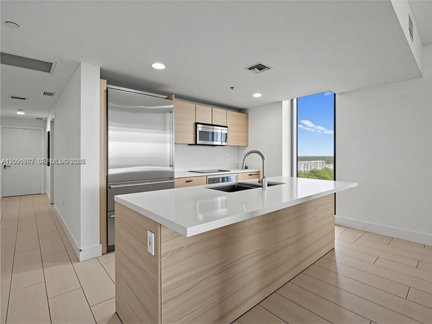 THE HARBOUR SOUTH CONDO - Residential