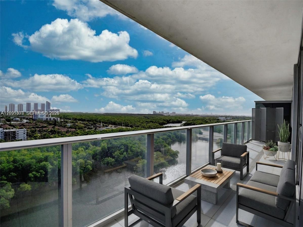 THE HARBOUR SOUTH CONDO - Residential