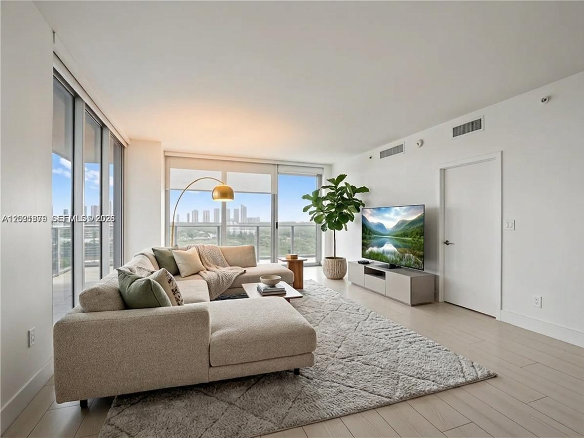 THE HARBOUR SOUTH CONDO - Residential