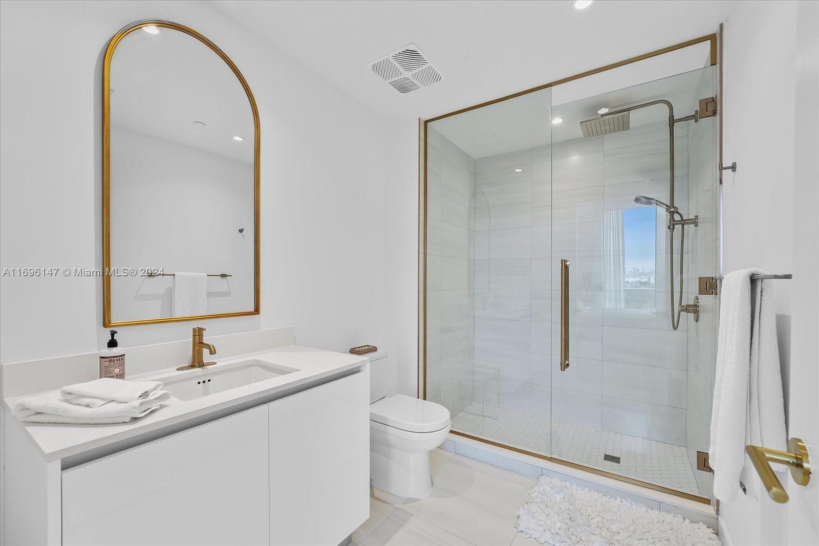 RHODES AMD NEW BISC - Residential Lease