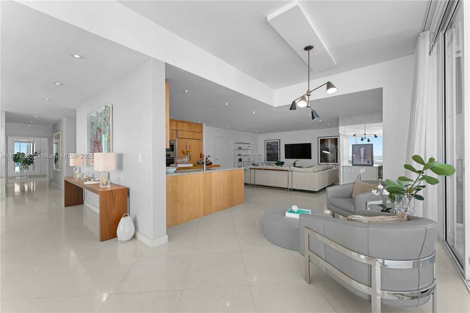 CONTINUUM ON SOUTH BEACH - Residential
