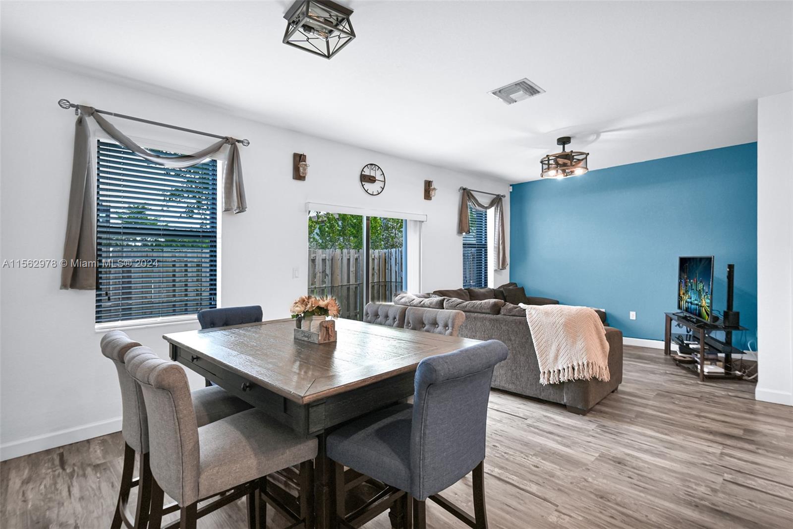 VIA VENTURA NEIGHBORHOOD - Residential