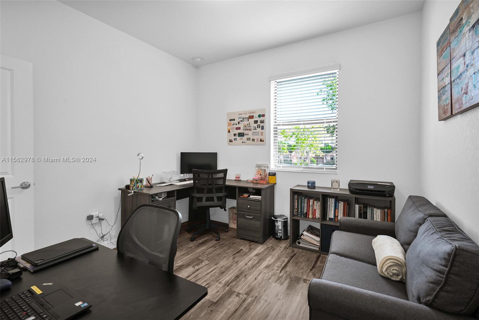 VIA VENTURA NEIGHBORHOOD - Residential