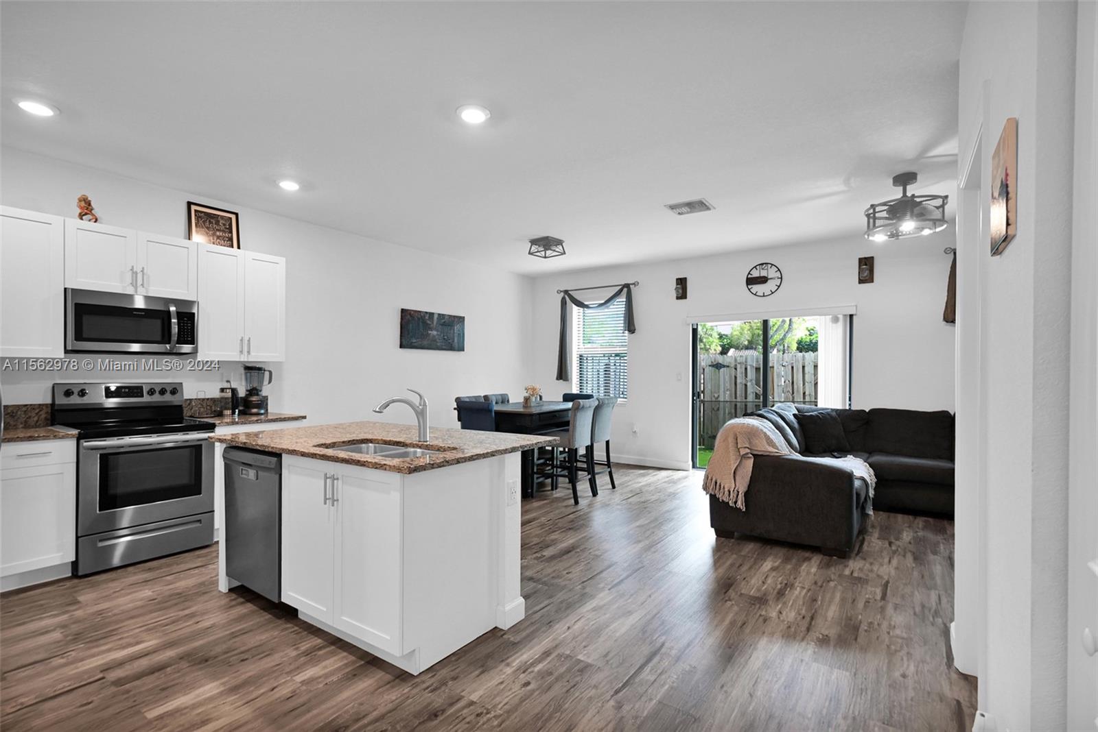 VIA VENTURA NEIGHBORHOOD - Residential