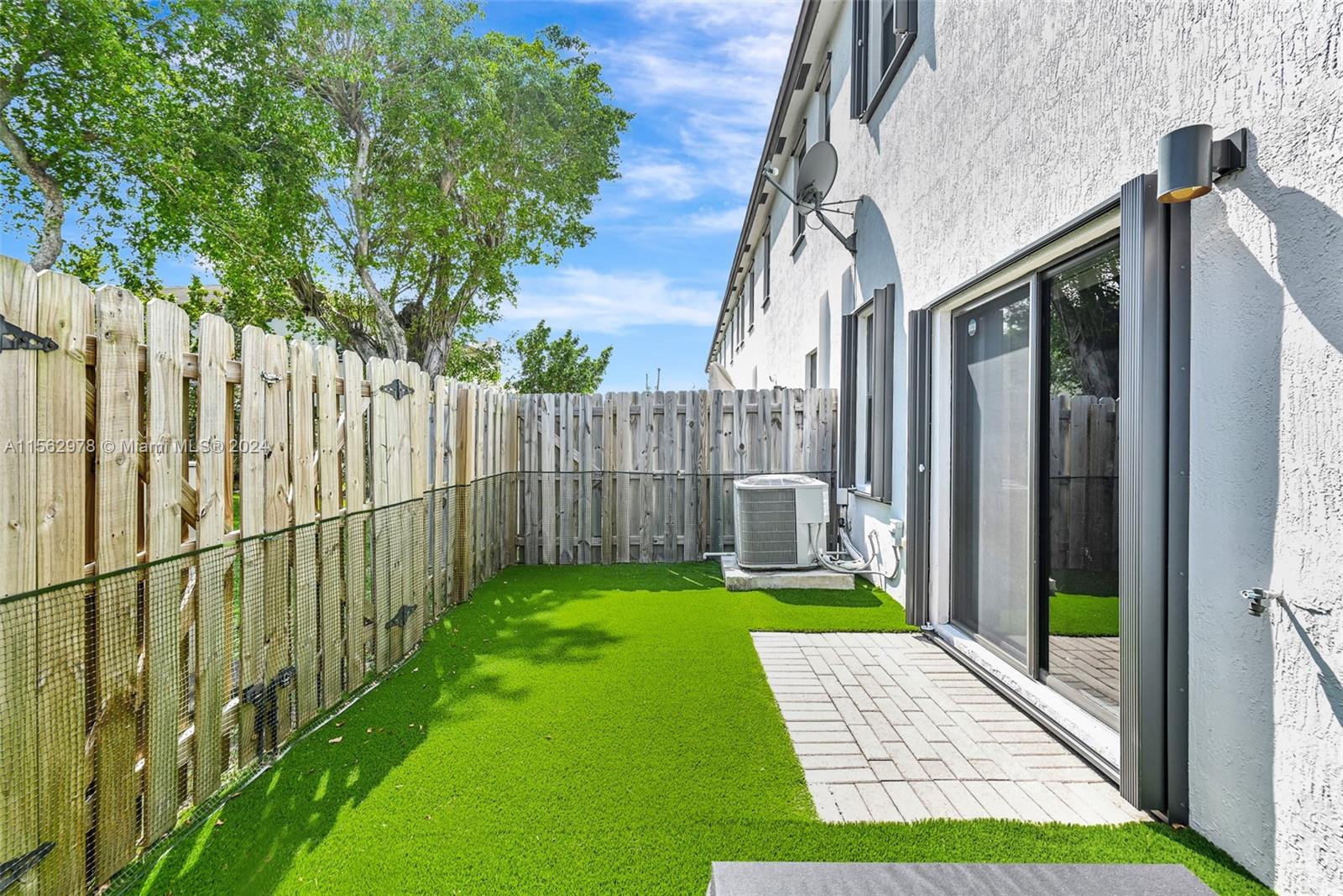 VIA VENTURA NEIGHBORHOOD - Residential