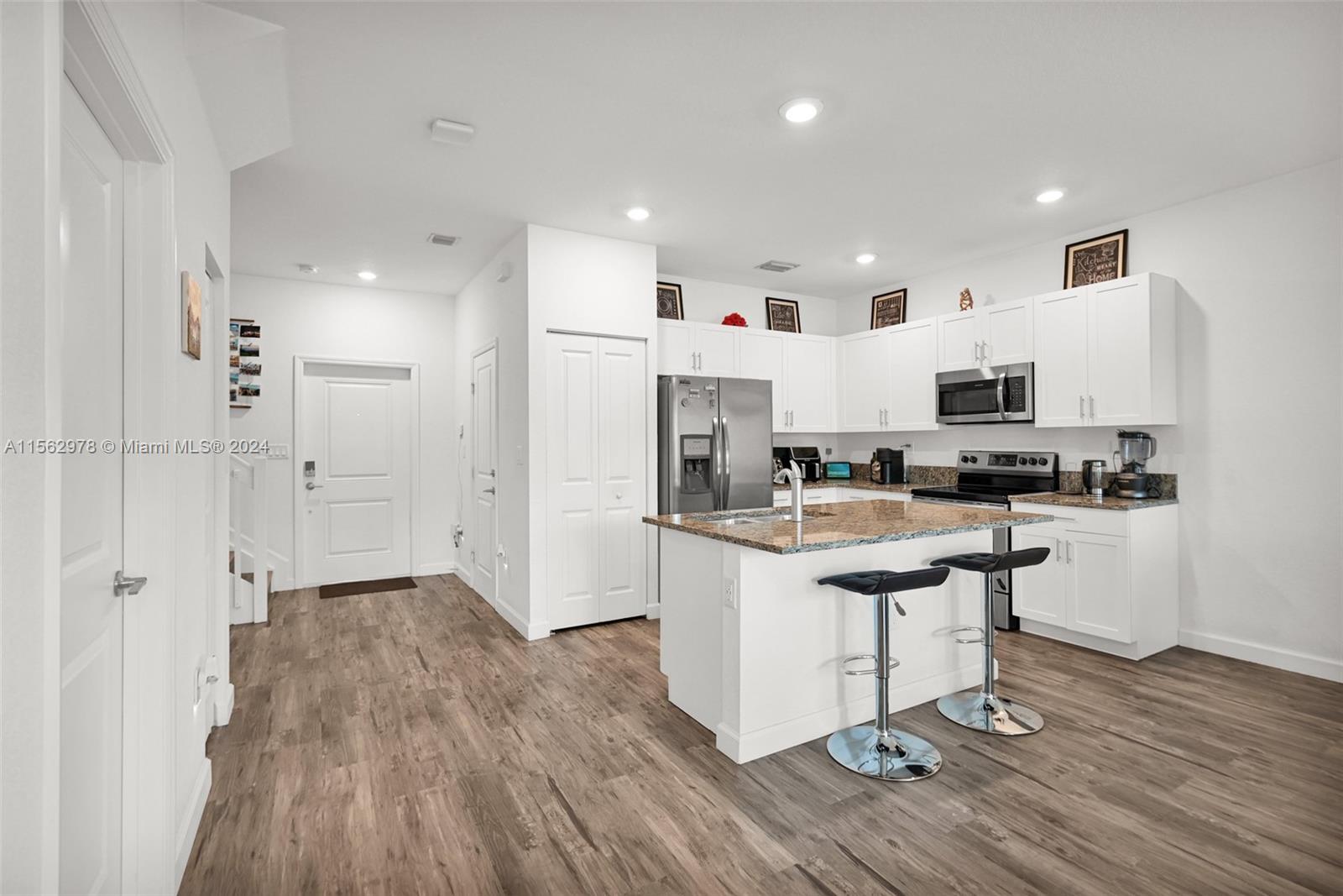 VIA VENTURA NEIGHBORHOOD - Residential