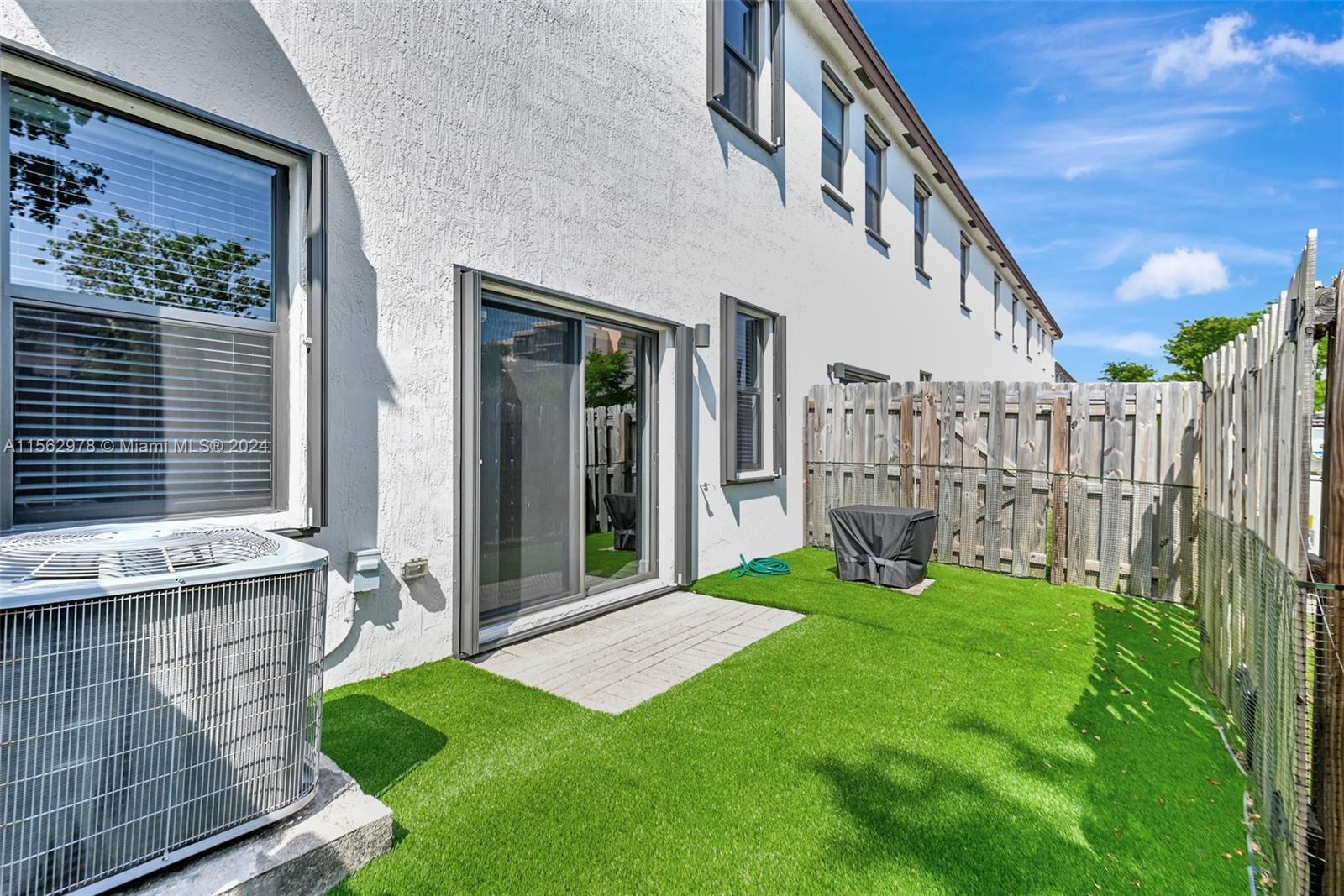 VIA VENTURA NEIGHBORHOOD - Residential