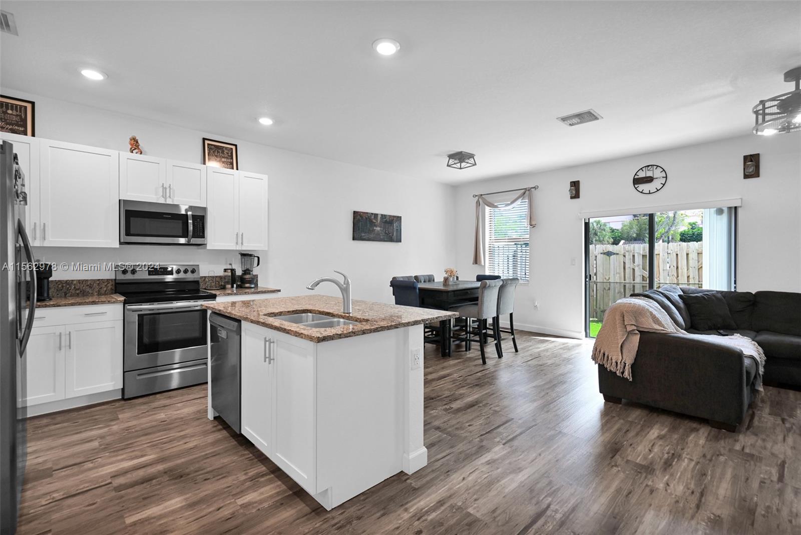 VIA VENTURA NEIGHBORHOOD - Residential