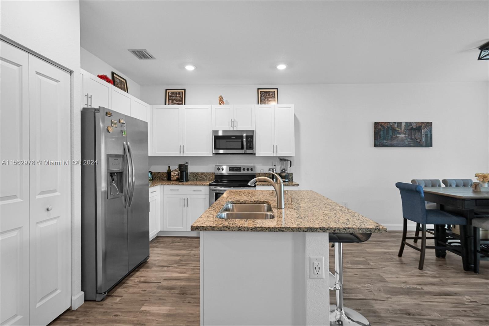 VIA VENTURA NEIGHBORHOOD - Residential