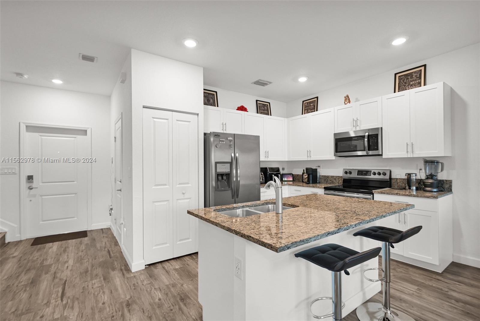 VIA VENTURA NEIGHBORHOOD - Residential