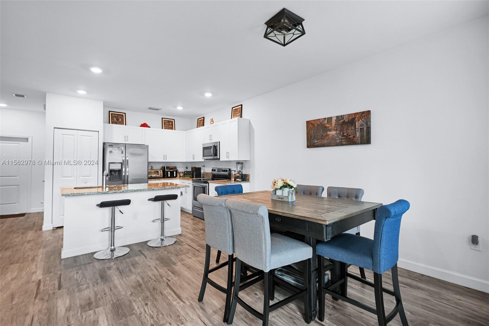 VIA VENTURA NEIGHBORHOOD - Residential
