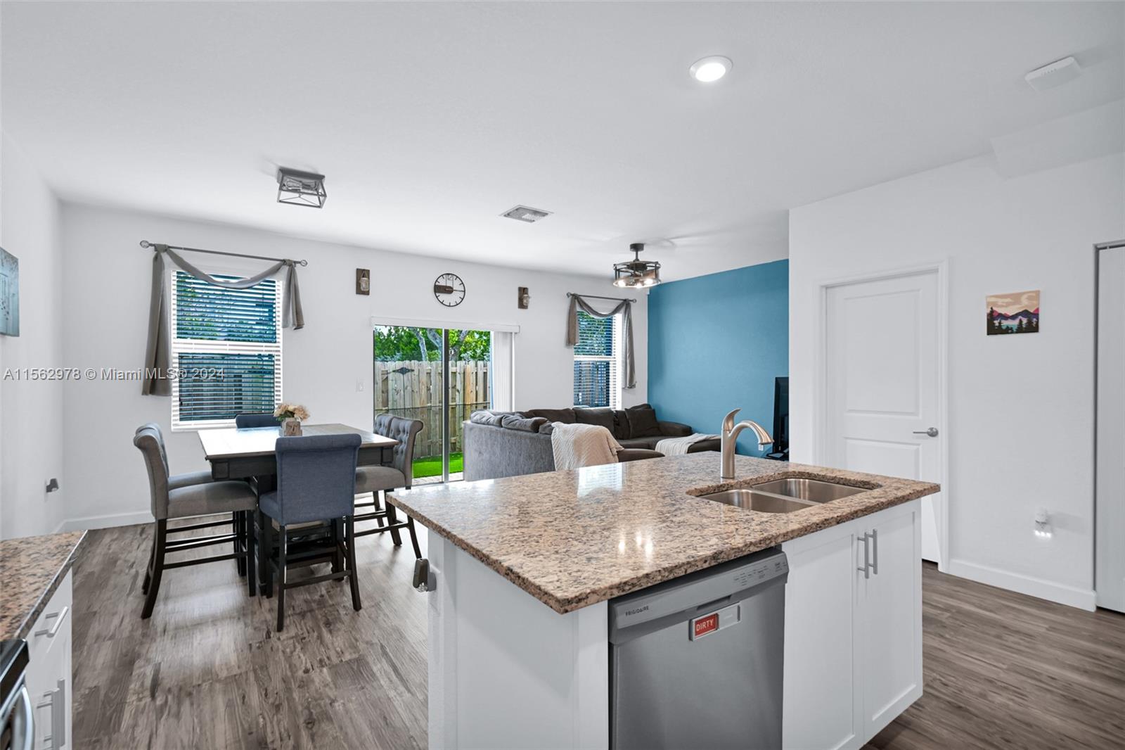 VIA VENTURA NEIGHBORHOOD - Residential