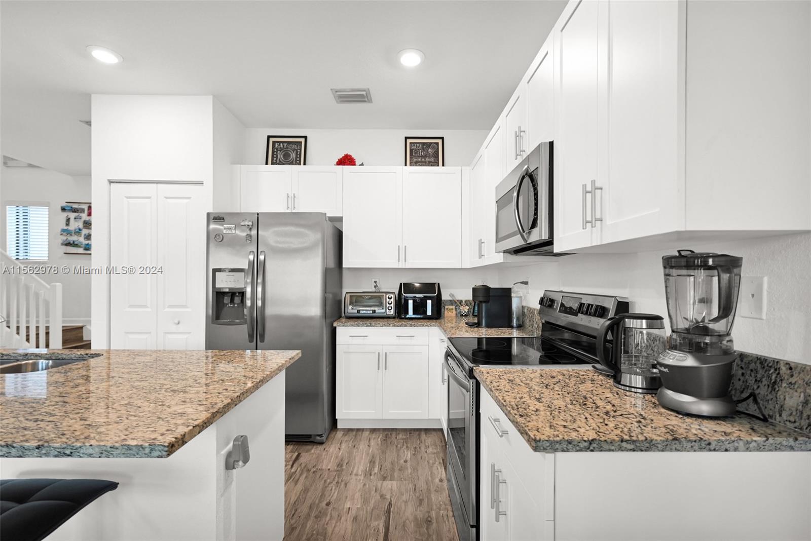 VIA VENTURA NEIGHBORHOOD - Residential
