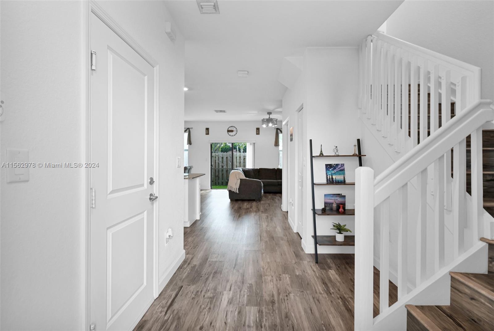 VIA VENTURA NEIGHBORHOOD - Residential