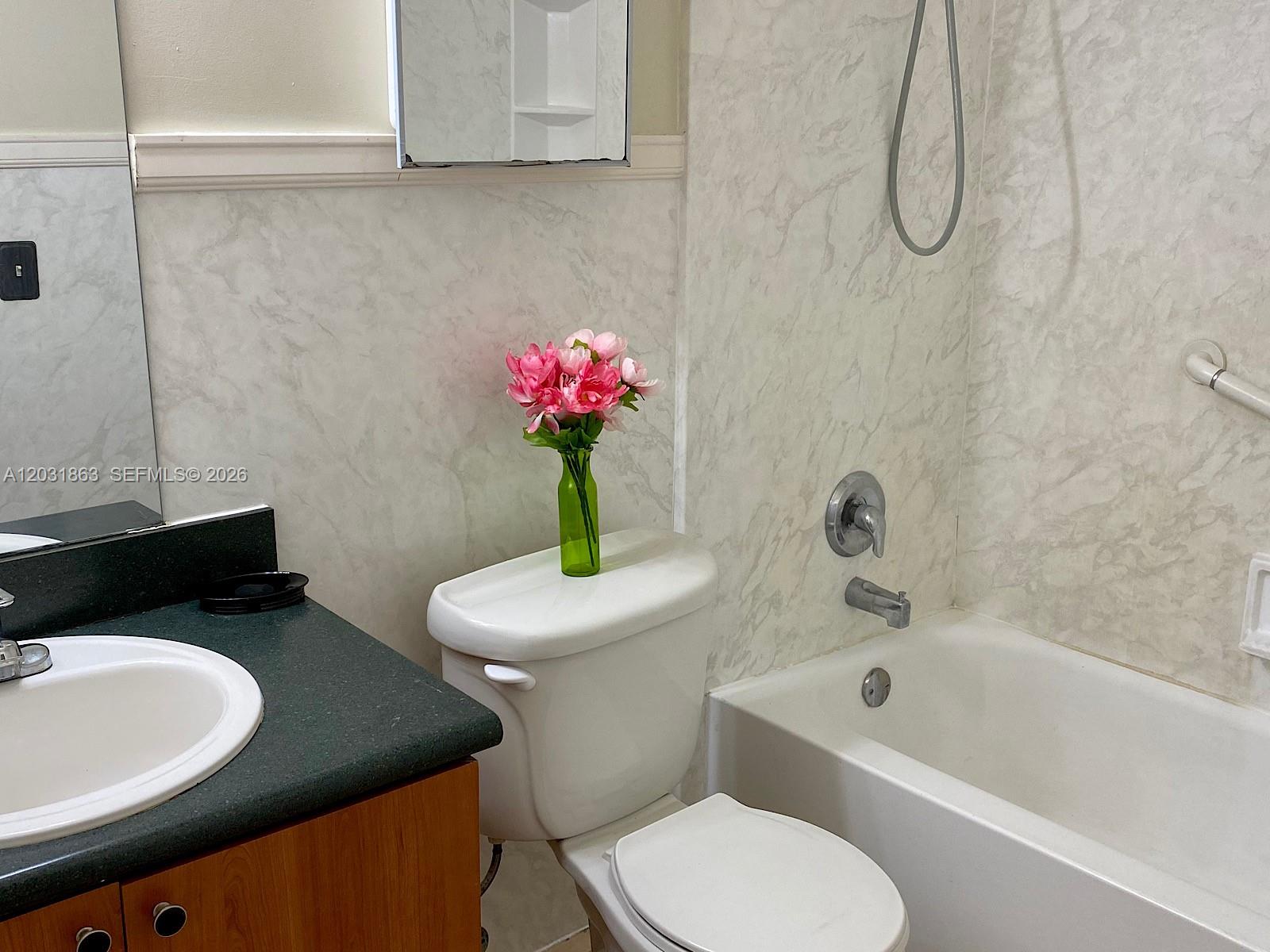 EL SOL AT MAIN STREET CON - Residential Lease
