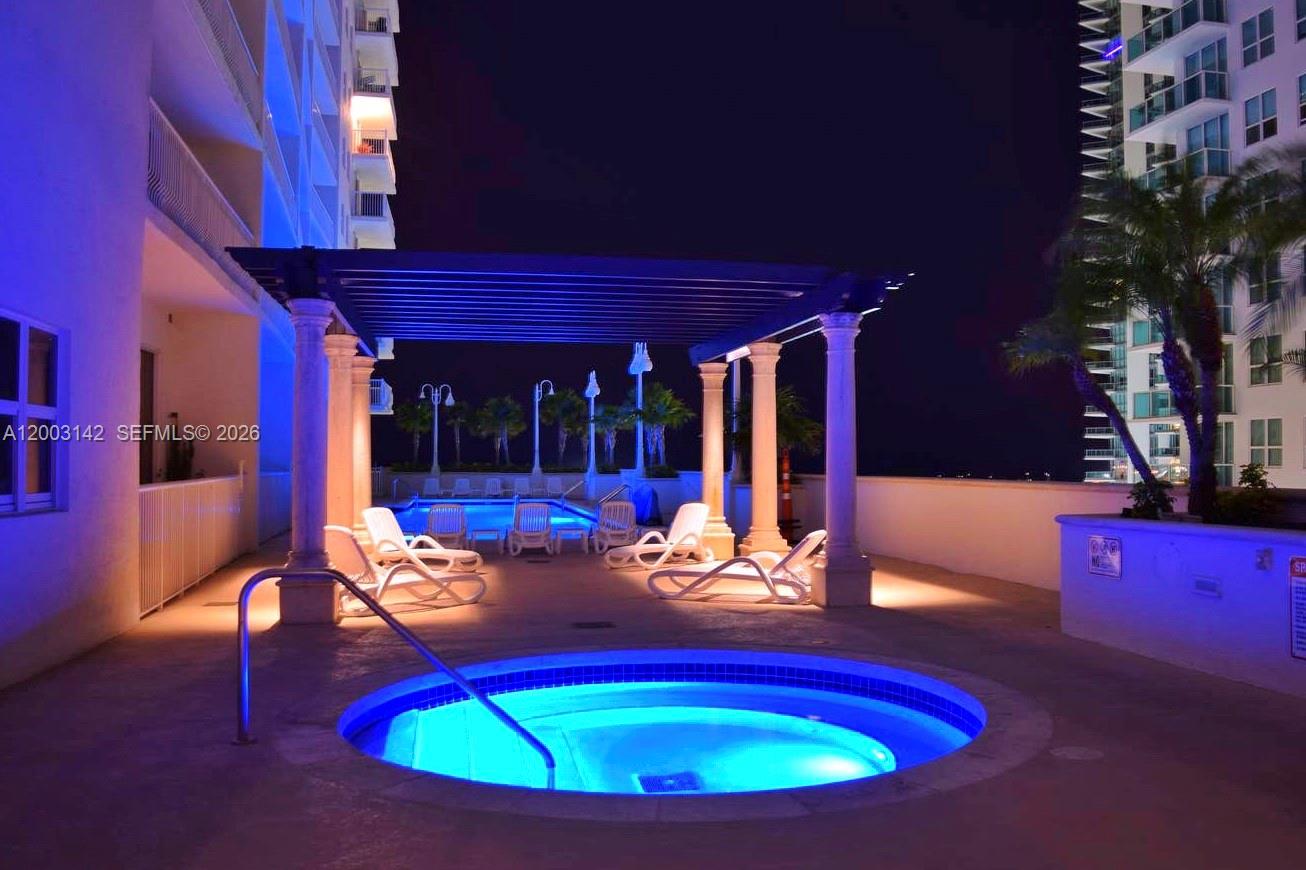 THE CLUB AT BRICKELL BAY - Residential