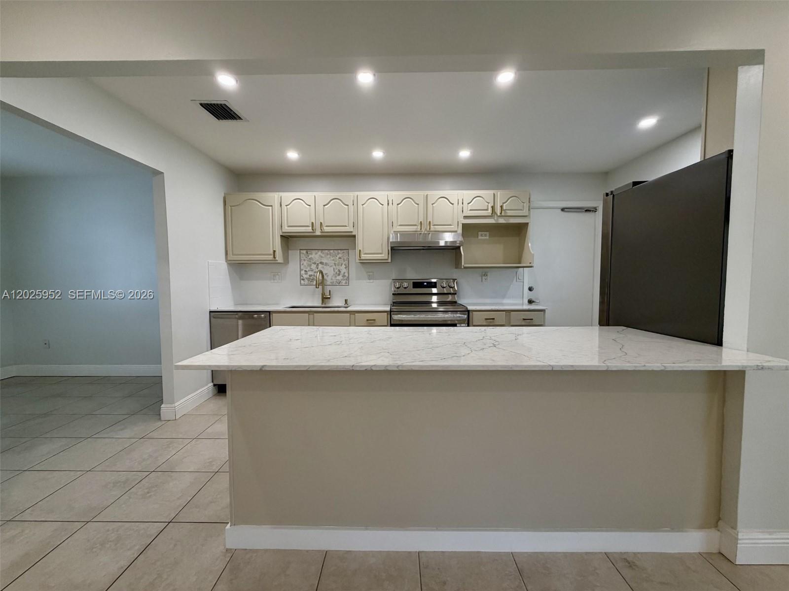 WINSTON PARK UNIT TWO - Residential Lease