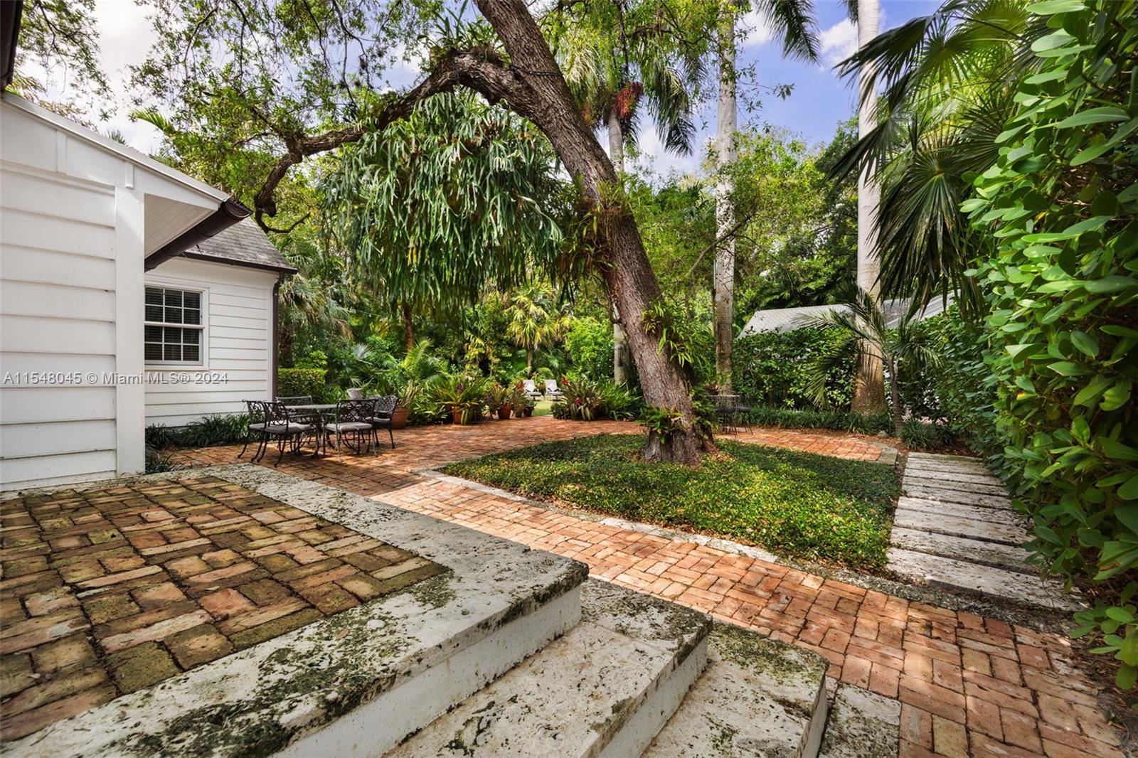 SILVER BLUFF - Residential