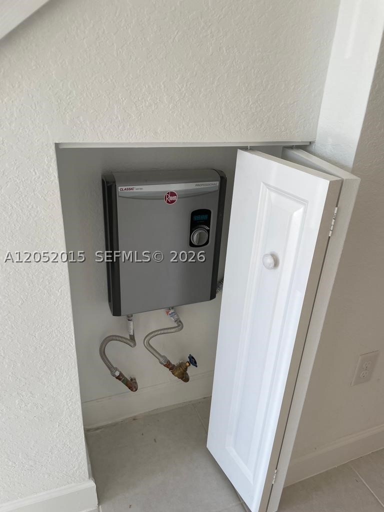 VIA VENTURA NEIGHBORHOOD - Residential Lease