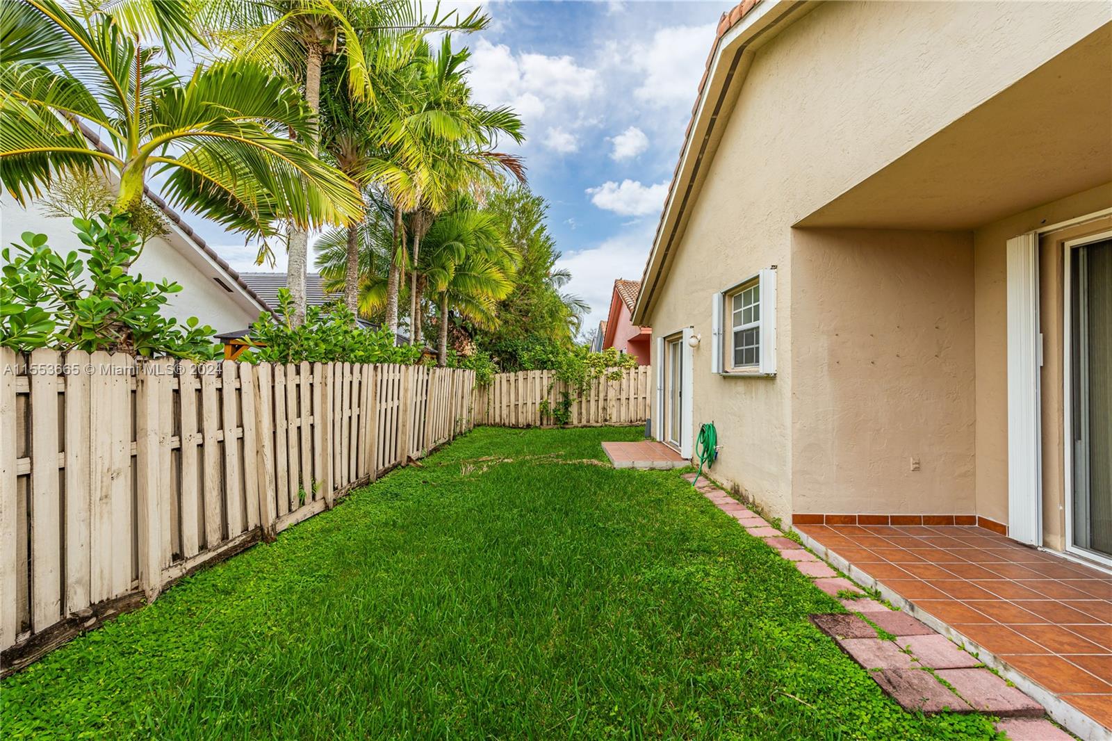 FLORIDA TROPICAL ESTATES - Residential Lease