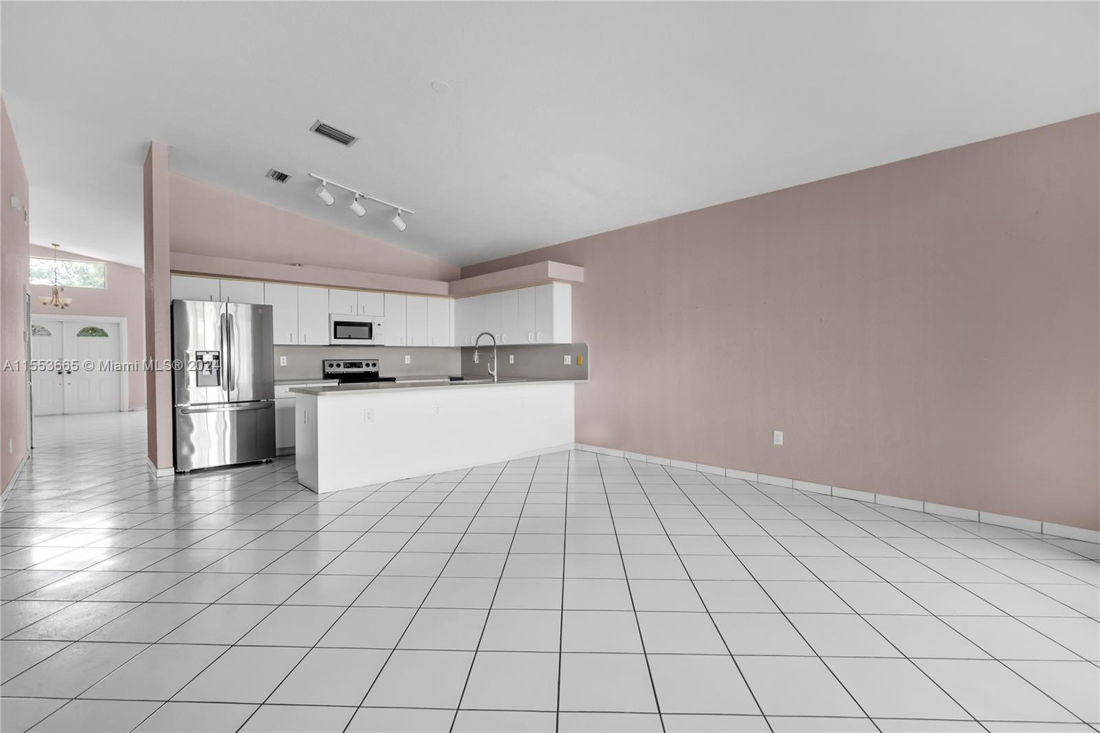 FLORIDA TROPICAL ESTATES - Residential Lease