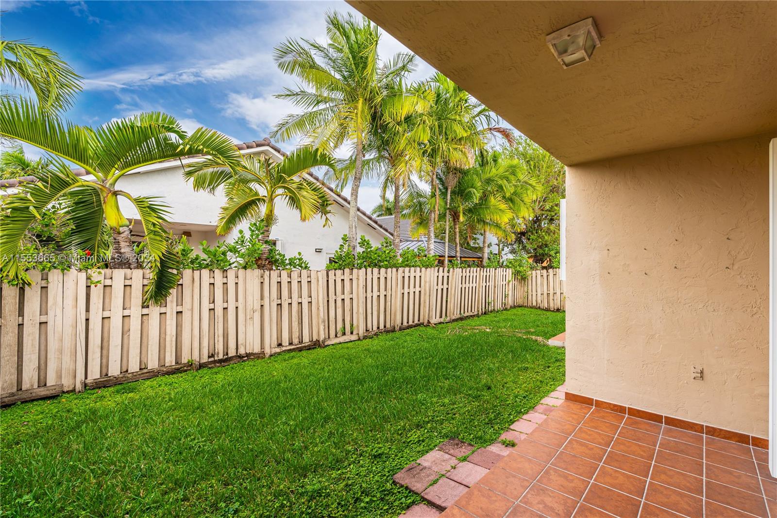 FLORIDA TROPICAL ESTATES - Residential Lease