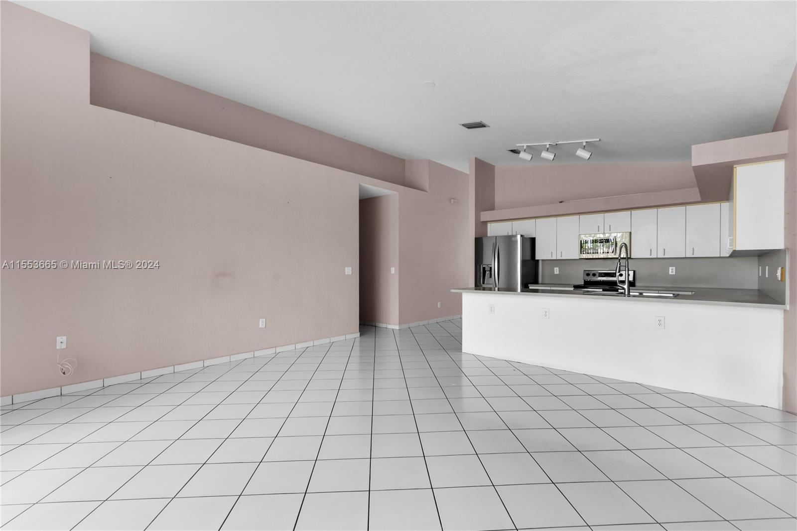 FLORIDA TROPICAL ESTATES - Residential Lease