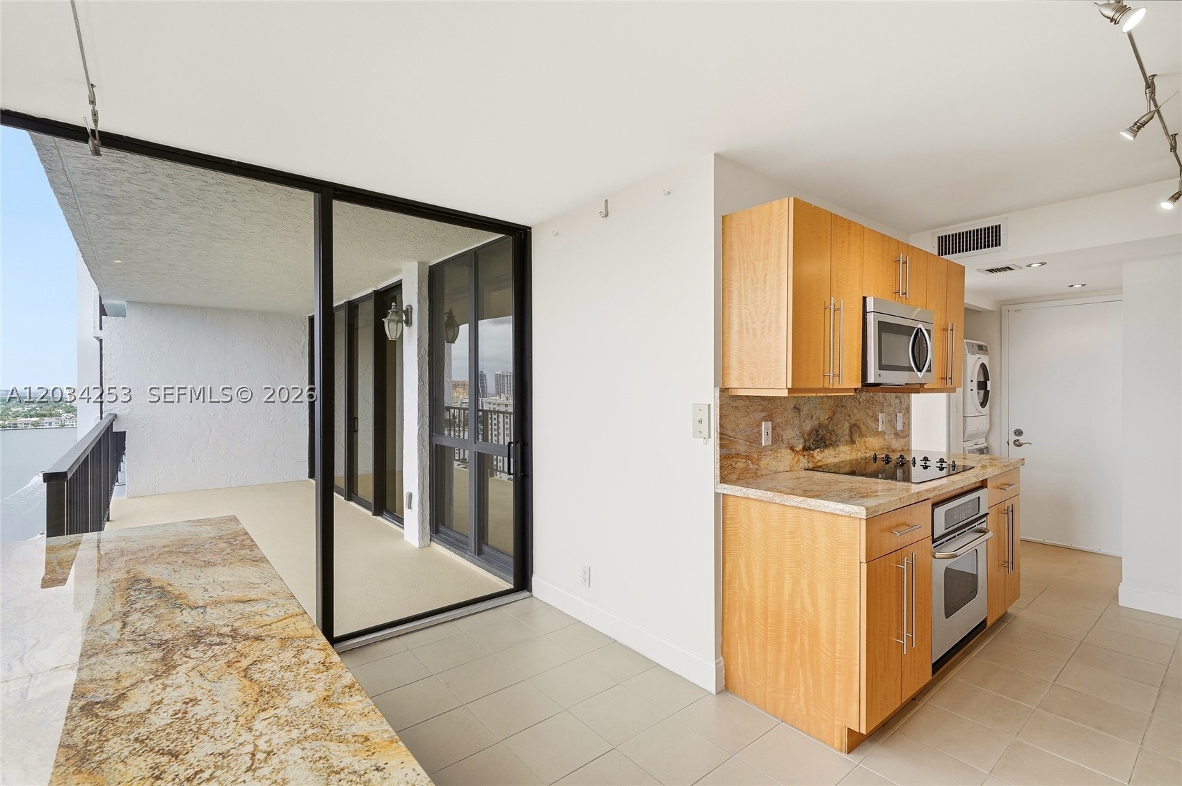 CORINTHIAN ON THE INTRACO - Residential