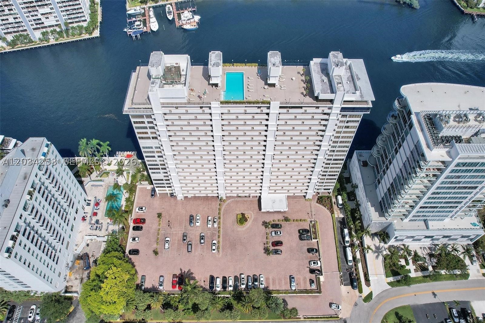 CORINTHIAN ON THE INTRACO - Residential