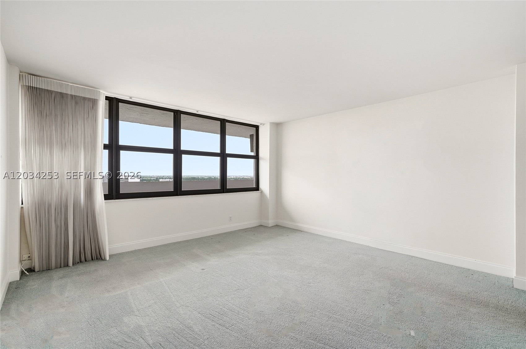 CORINTHIAN ON THE INTRACO - Residential