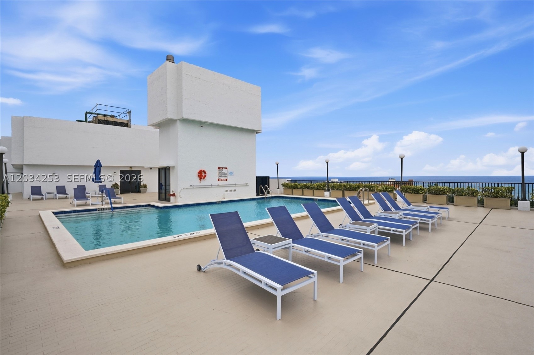 CORINTHIAN ON THE INTRACO - Residential