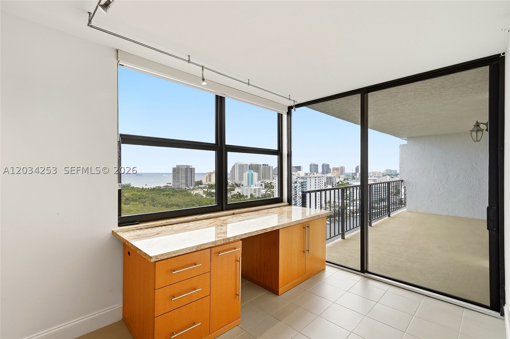 CORINTHIAN ON THE INTRACO - Residential