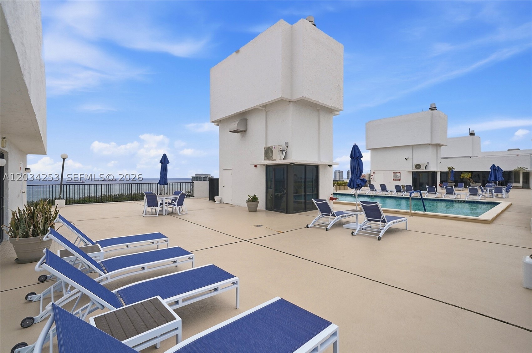 CORINTHIAN ON THE INTRACO - Residential